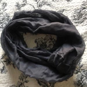 Blue-grey circle scarf